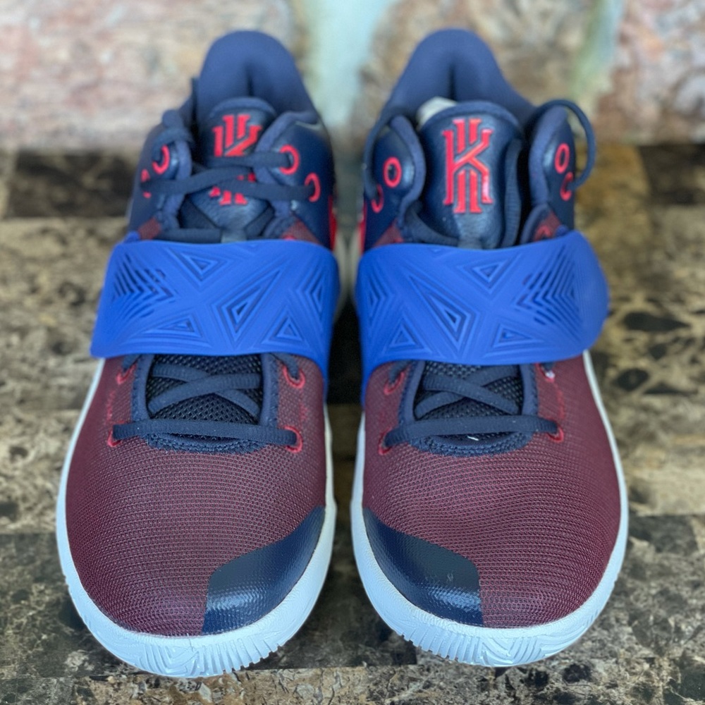 Nike Men's Kyrie Flytrap III Basketball Sneakers - Picture 2 of 15